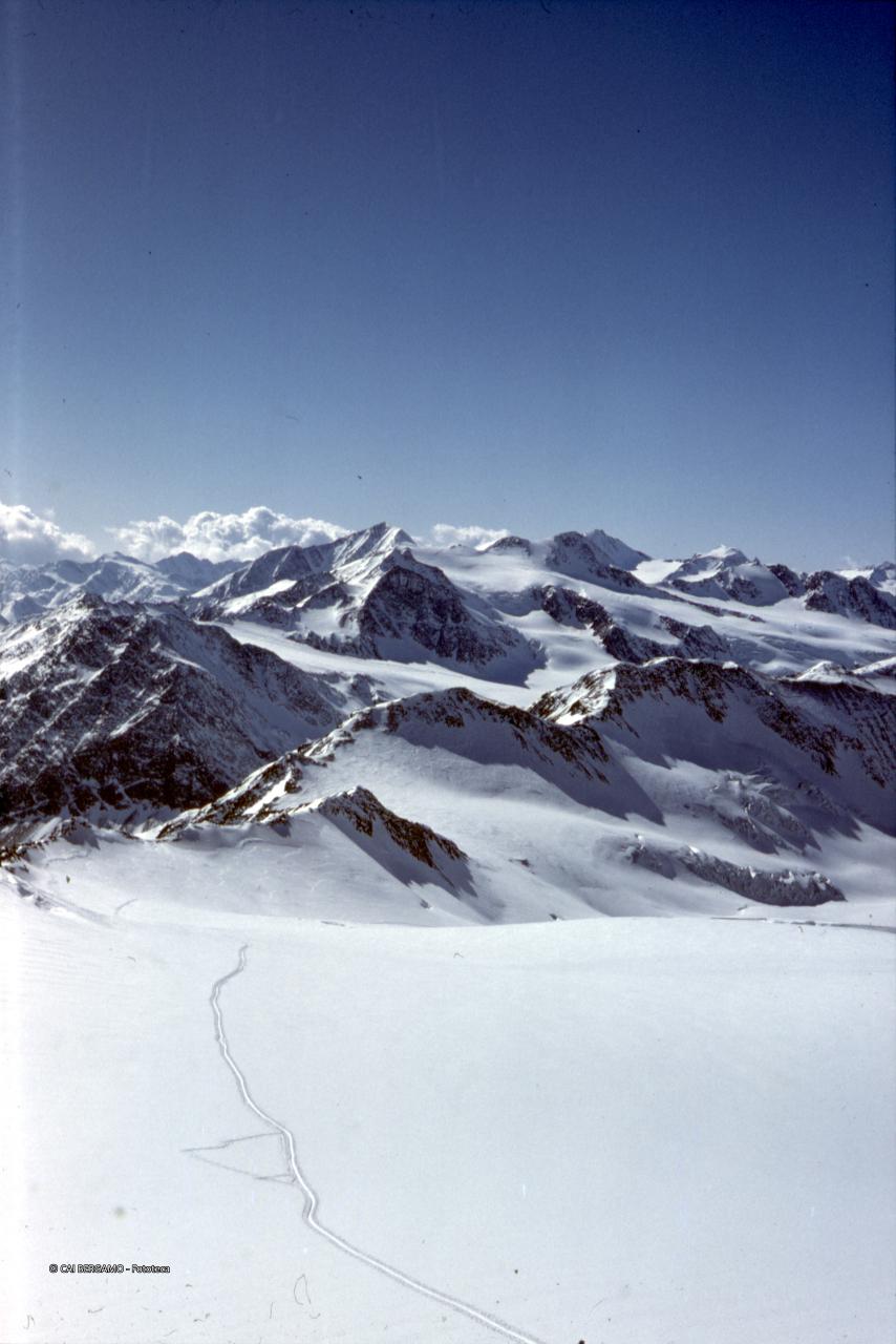 Uno sguardo indietro dal ghiacciaio Hintereisferner