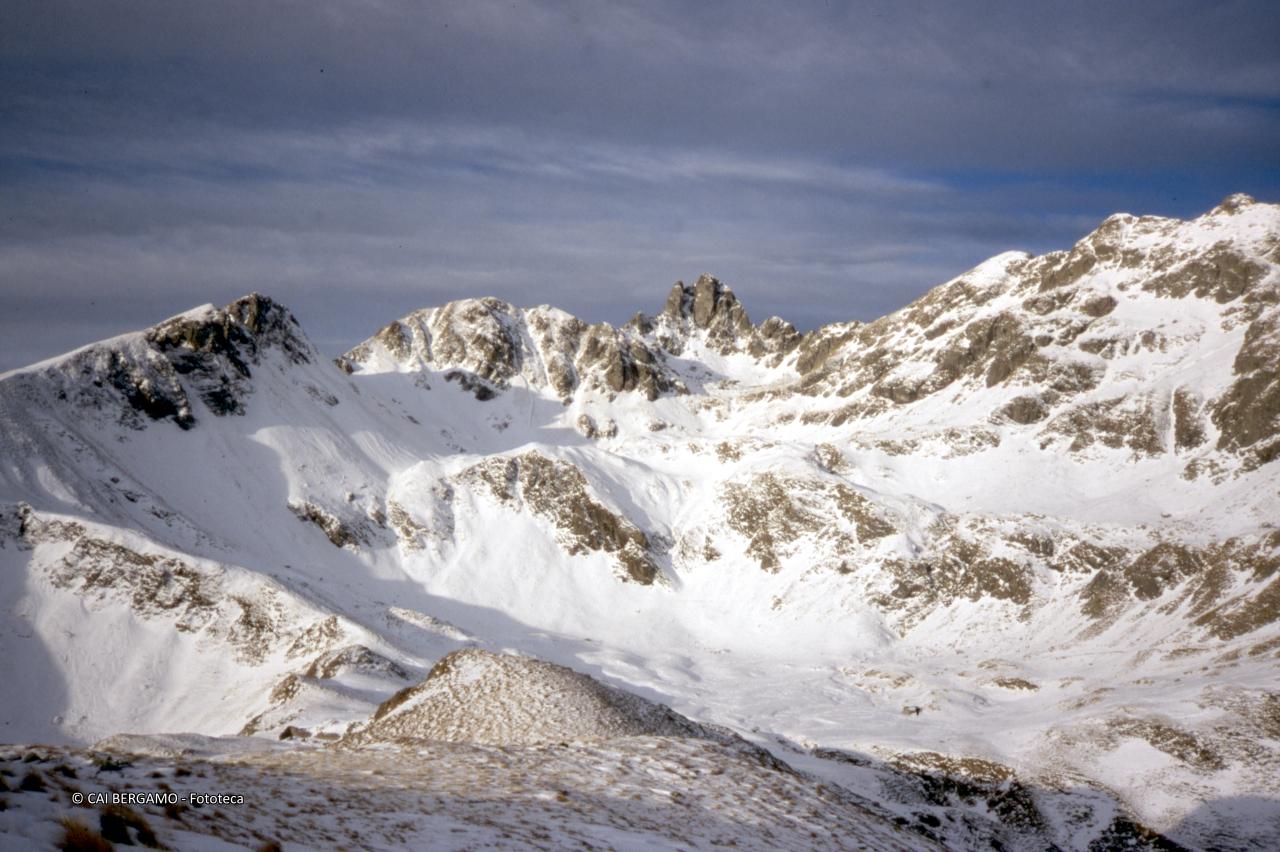 Vista Panoramica da sinistra Triomen, Tribortoi e Valletto innevati