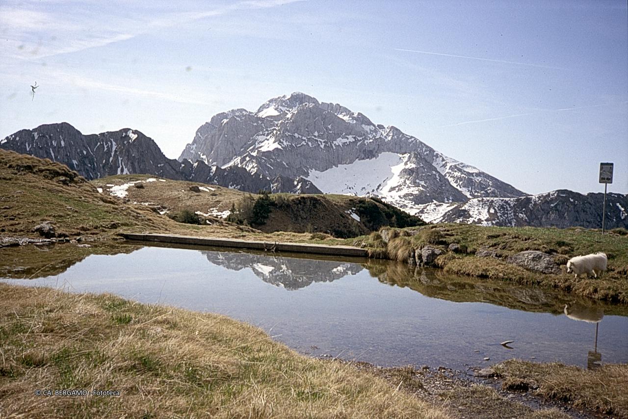 Pizzo Arera  dalla pozza nella zona Tre Pizzi