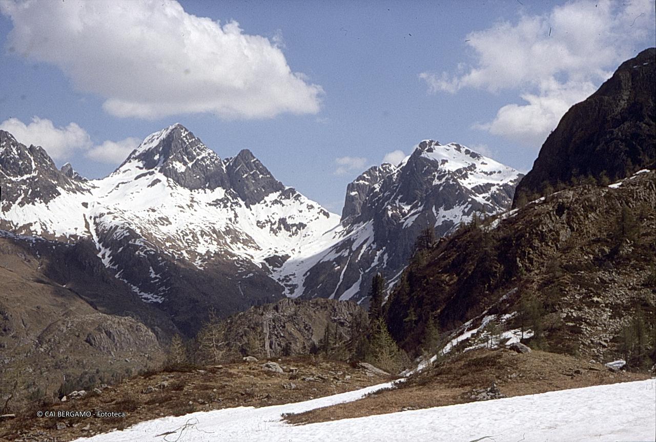 Sguardo sul Pizzo Diavolo di Tenda, Passo di Valsecca ed il Grabiasca