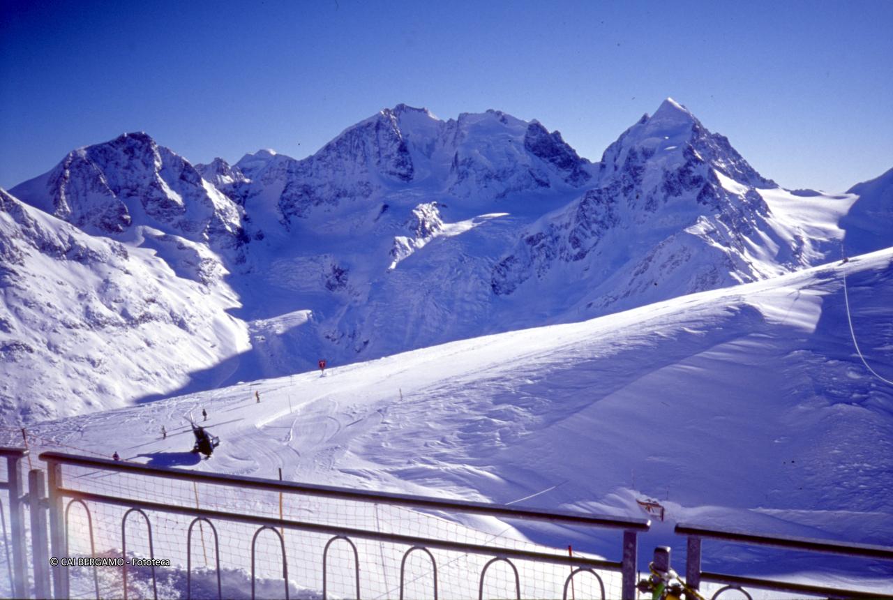 Panorama del Massiccio del Bernina visto dalla stazione del Piz Corvatsch
