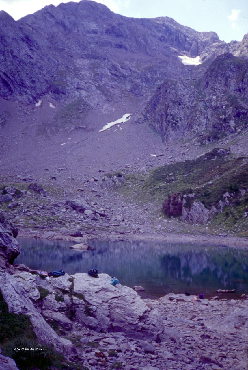 Lago Verde dei laghi Torena e sovrastante Monte Torena