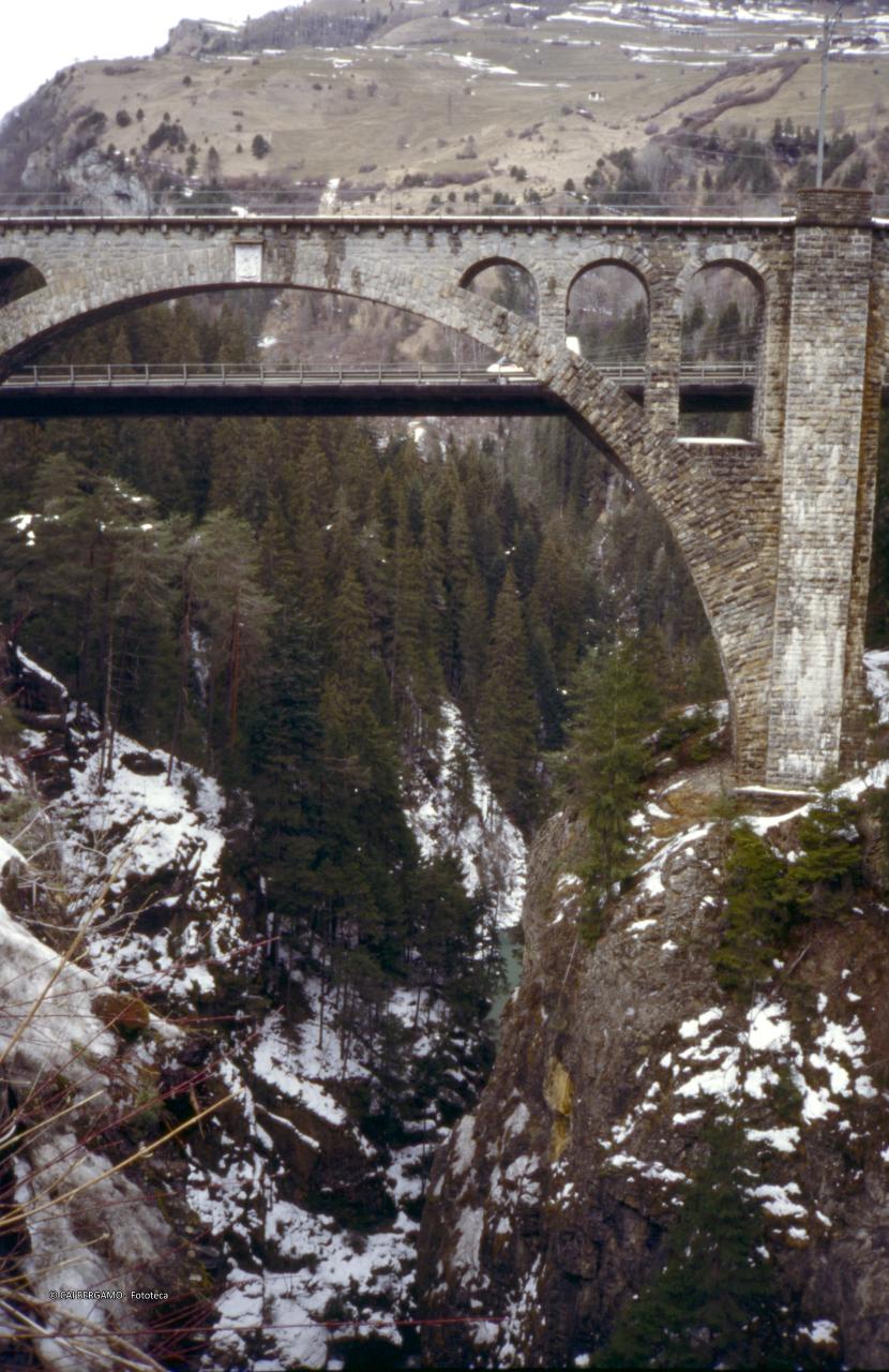 Viadotto di Solis sopra la gola profonda del fiume Abula