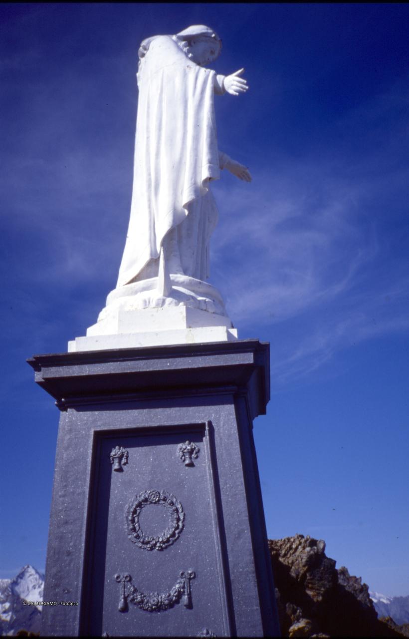 Statua della Madonna sulla vetta della Becca di Nona