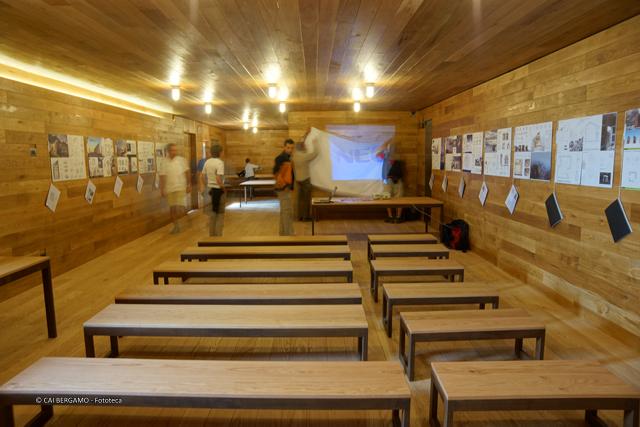 Interni dell'ostello: Sala