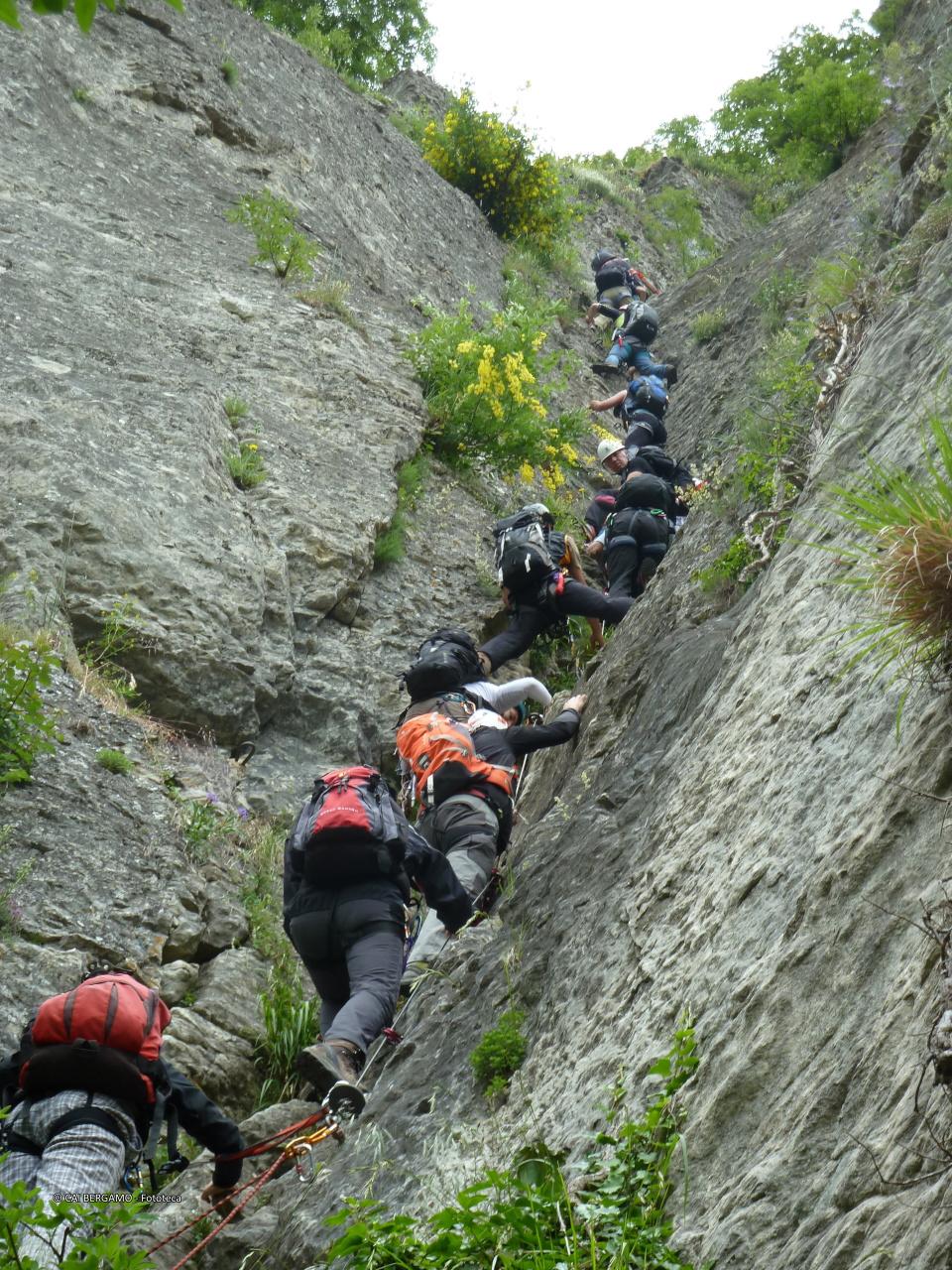 Su per la fessura di Bismantova (ndr: ferrata degli alpini) - 2° classificato in "Escursioni Sociali"