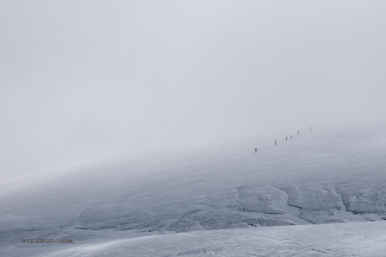 Discesa nella nebbia (ndr: su nevaio)- segnalato in "Ambienti Montani"