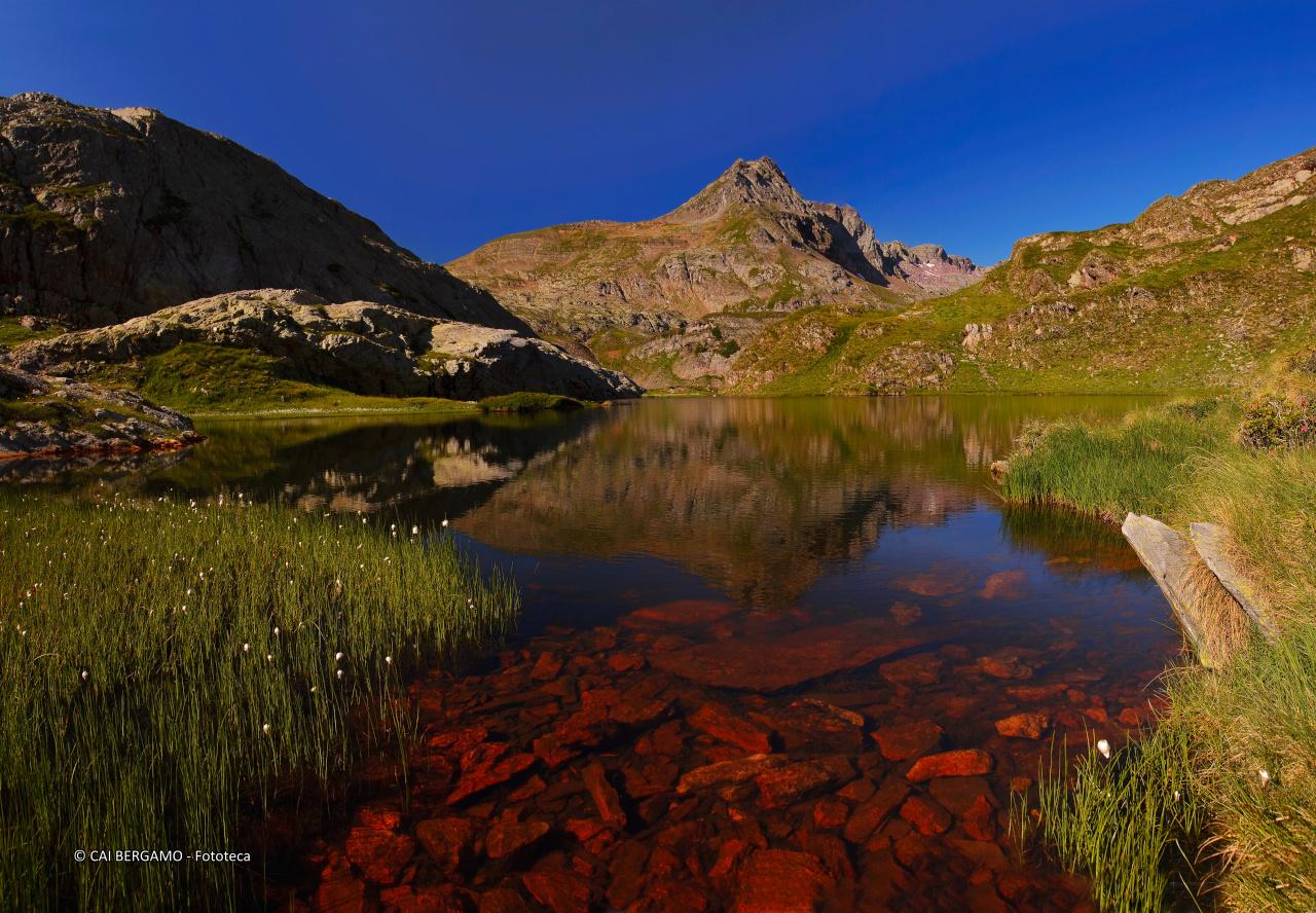 Pizzo Pradella dentro il laghetto - segnalato in "Ambienti Montani"