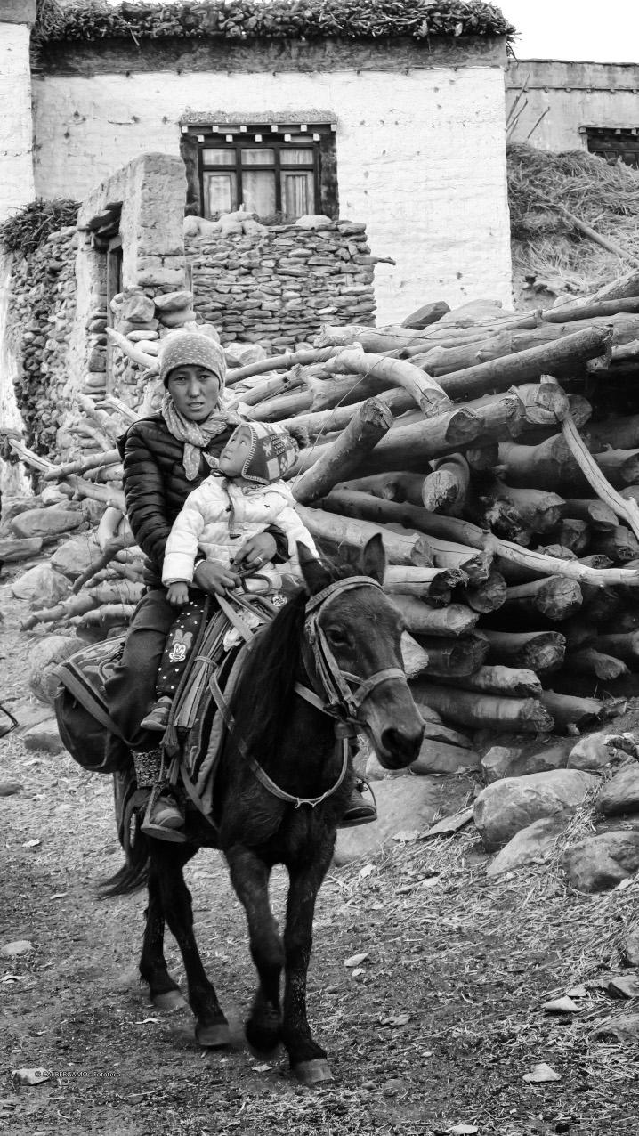"Nel regno di Lo - viaggi fuori dai paraggi" -  segnalato in "Bianco e Nero"