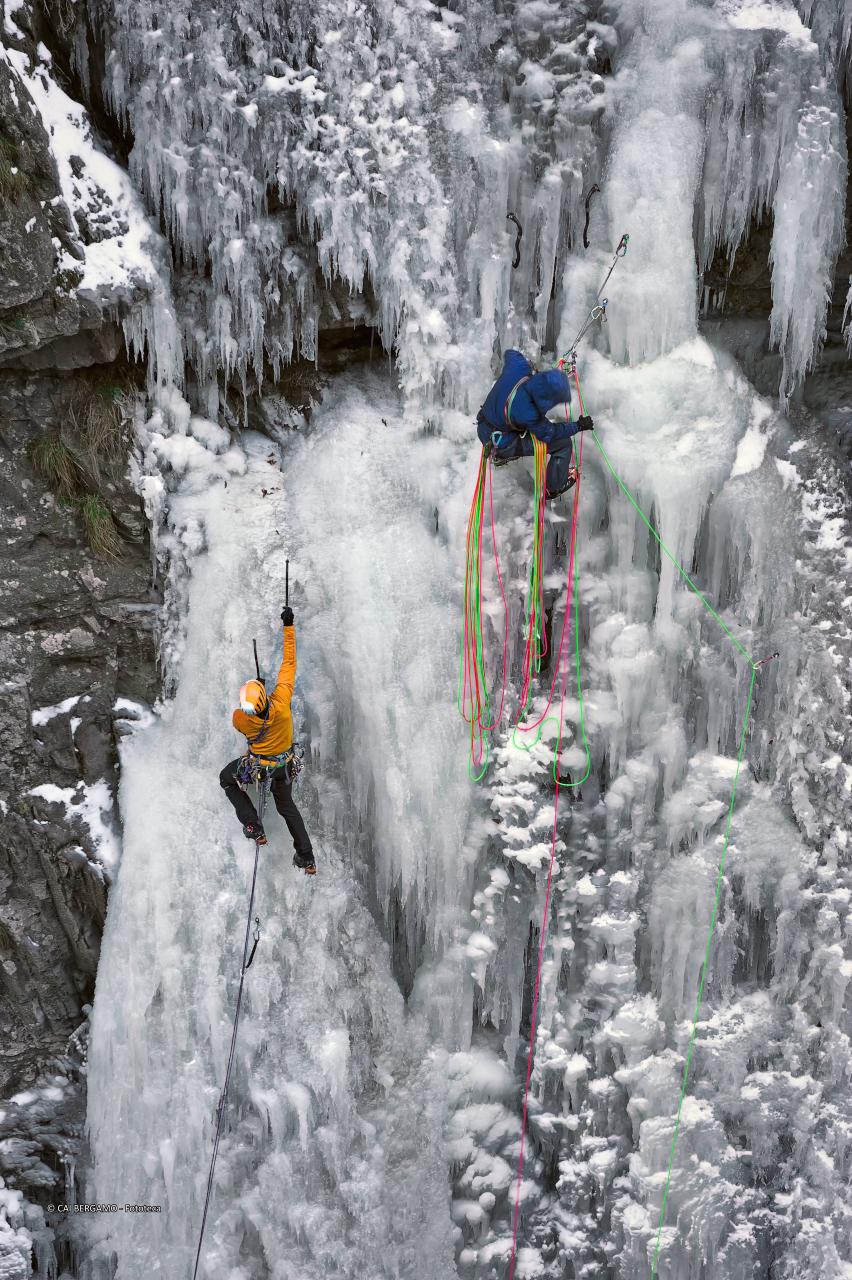 "Ice climbing" -  Segnalato in "Ambienti Montani"