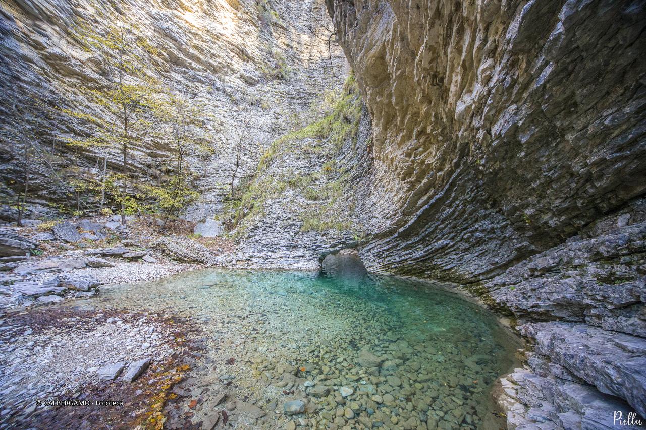 "Grotta Azzurra a Zumelle" - segnalato in "L'acqua in tutte le sue forme" - Suggestiva Grotta Azzurra o Grotta di Mel, inizio del torrente Rui