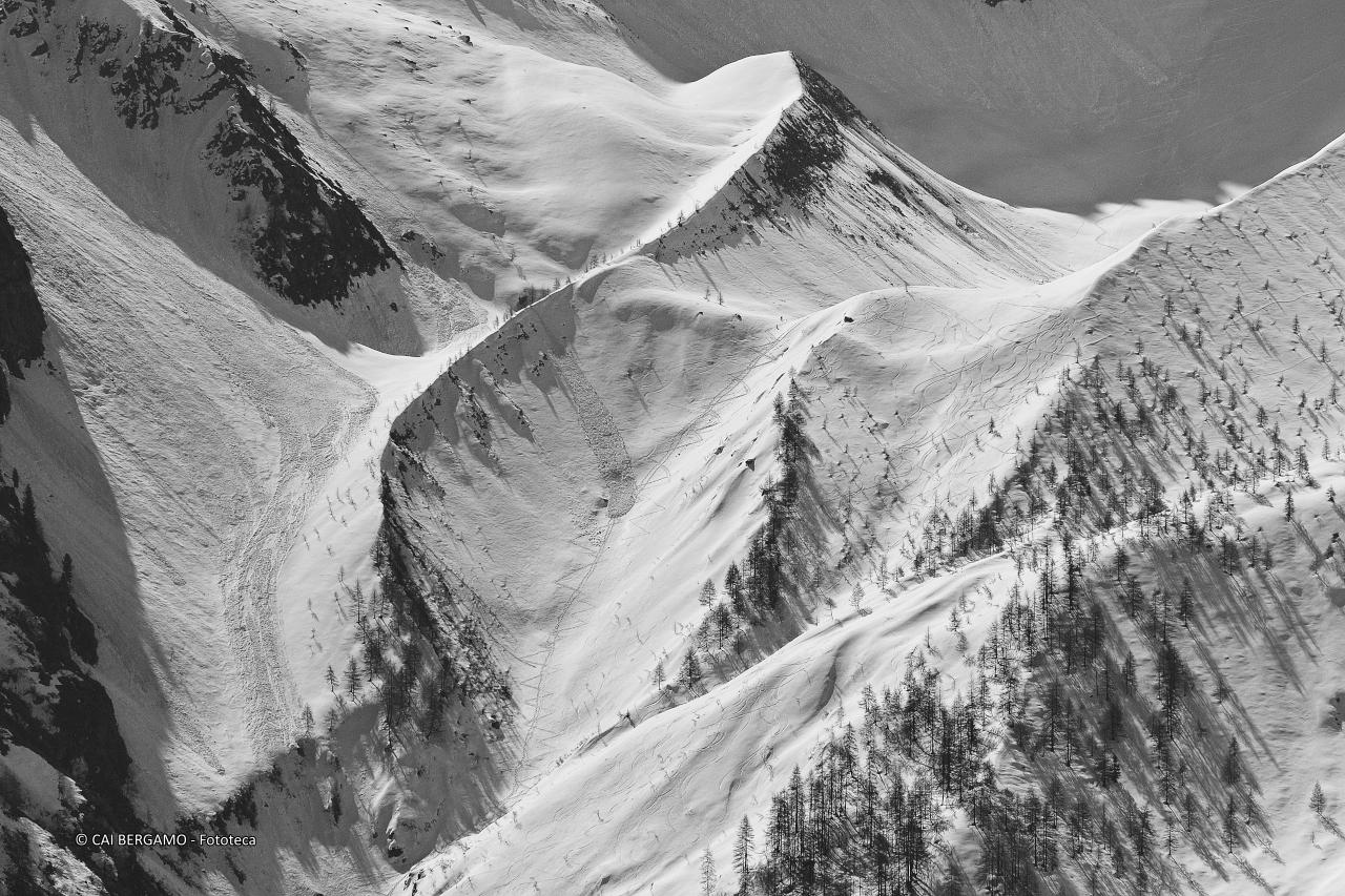 "Curve in Presanella" - segnalato in "Bianco e Nero" - Segni di passaggi con gli sci