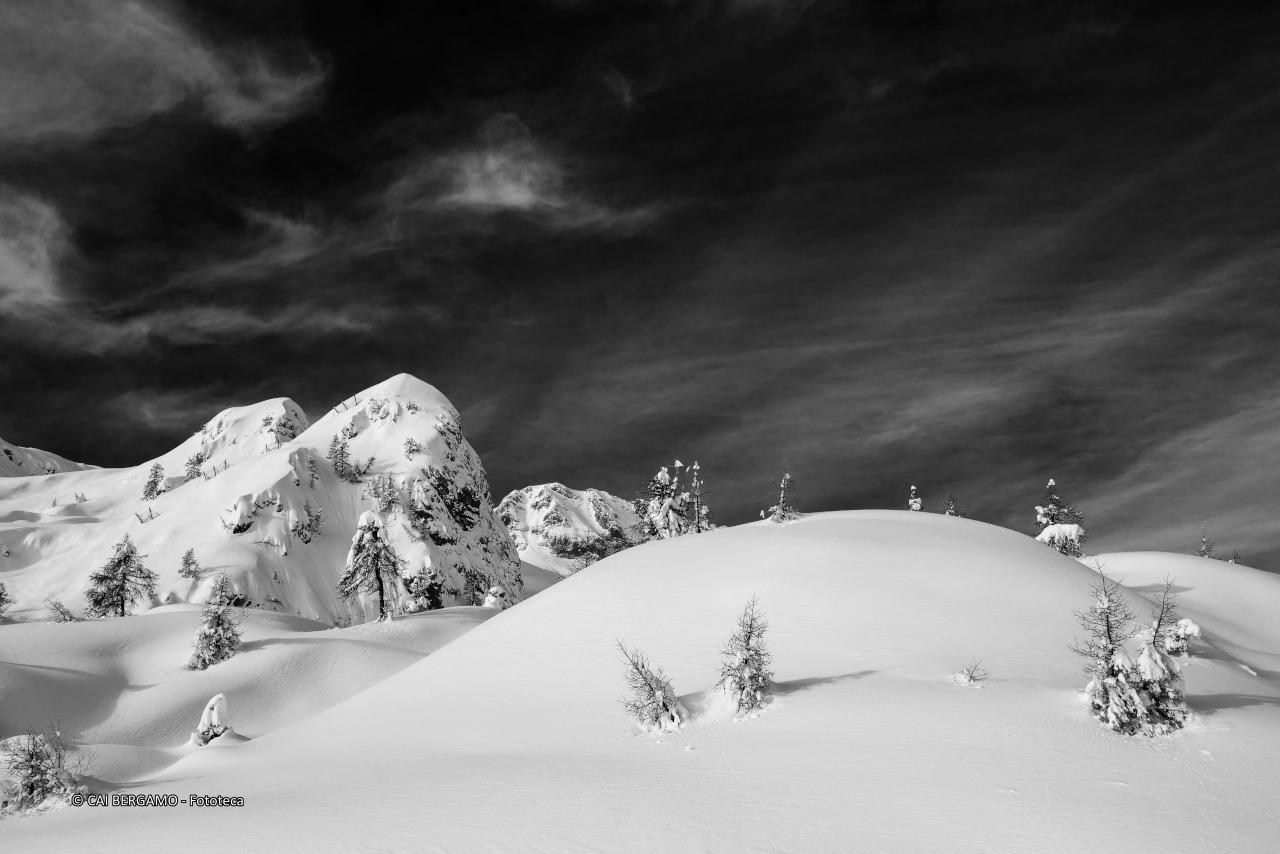 "Mattinata primaverile sulle Alpi Orobiche" - segnalato in "Bianco e Nero" - Neve ovunque …