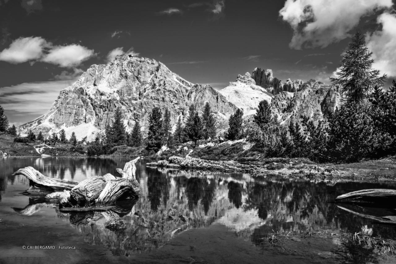 "Lagazuoi allo specchio" - segnalato in "Bianco e Nero" - Cima Lagazuoi e lago omonimo
