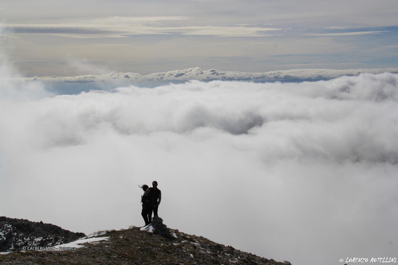 "Piccolezza e Maestosità" - segnalato in "Ambienti Montani" - Da un bel punto di vista su… nebbie e nubi