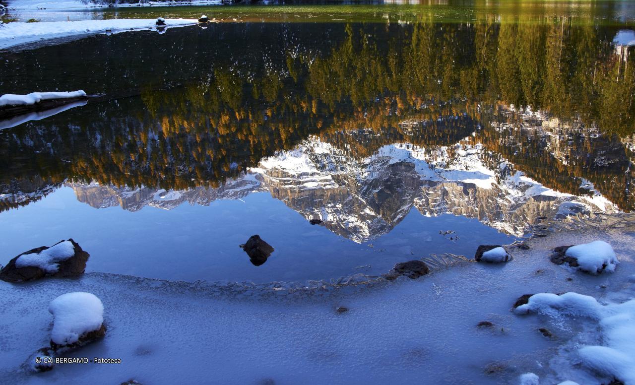 "Gruppo Brenta riflesso nel lago Tovel" - segnalato in "Ambienti Montani"